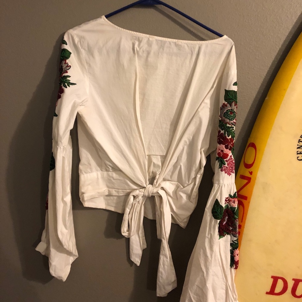Super fancy white long sleeve with knit embroider